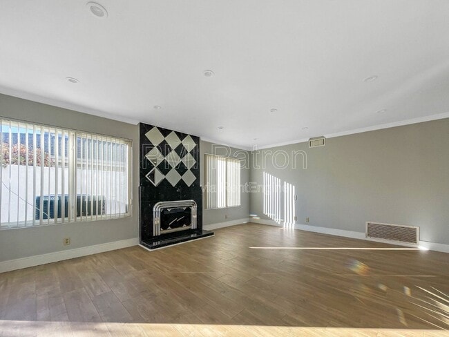 Building Photo - 9564 Peartree Ln