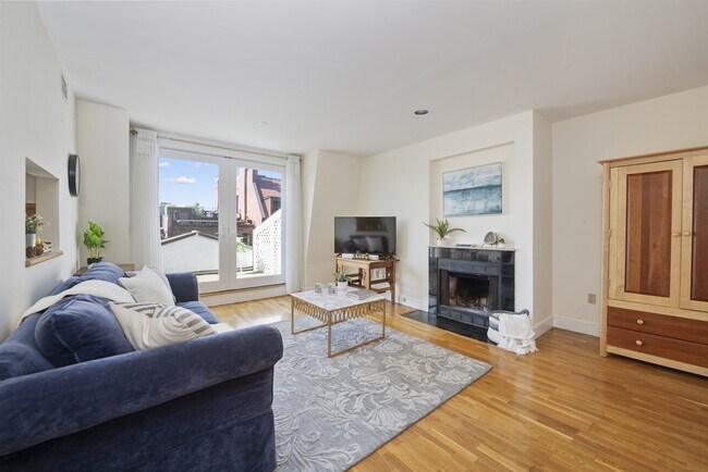 Building Photo - 201 Newbury St