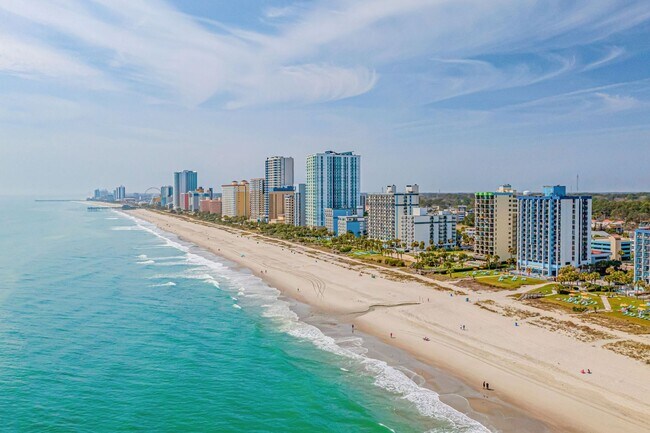 Building Photo - Long Term Furnished Top Floor Condo - 2 bed/2bath with Community Pool