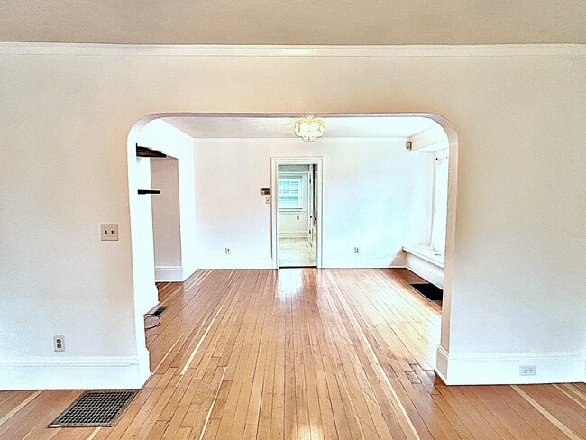 Building Photo - 858 N Stafford St