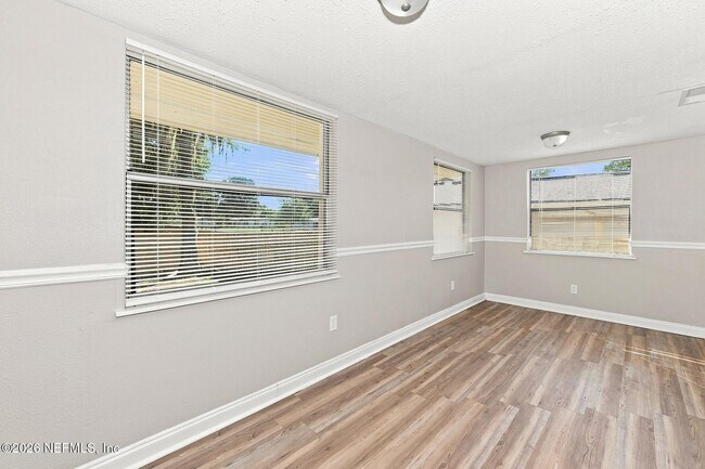 Building Photo - 9776 Hogan Rd
