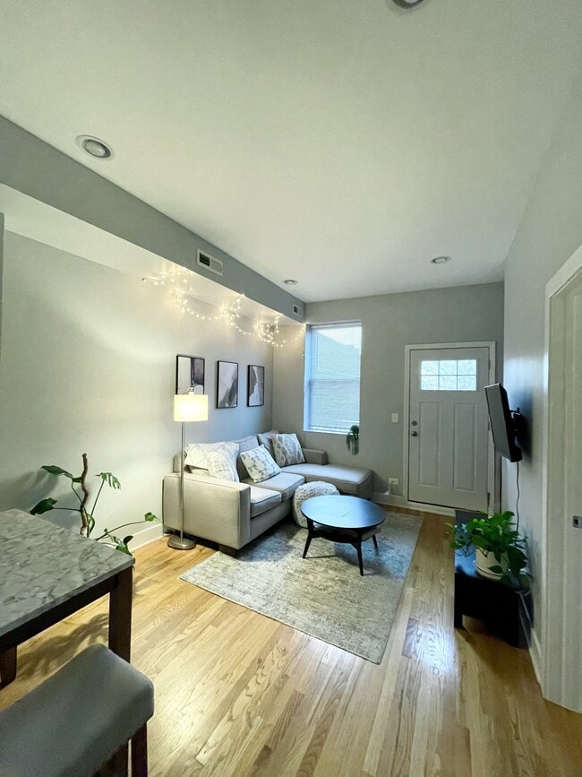 Building Photo - 2135 S Fairfield Ave