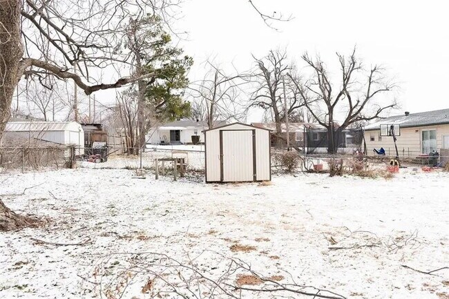 Building Photo - Charming 3-Bedroom Home with a Massive, Fenced Backyard!