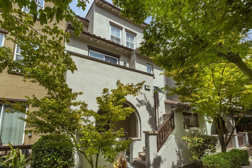 Building Photo - 44 Muller Pl