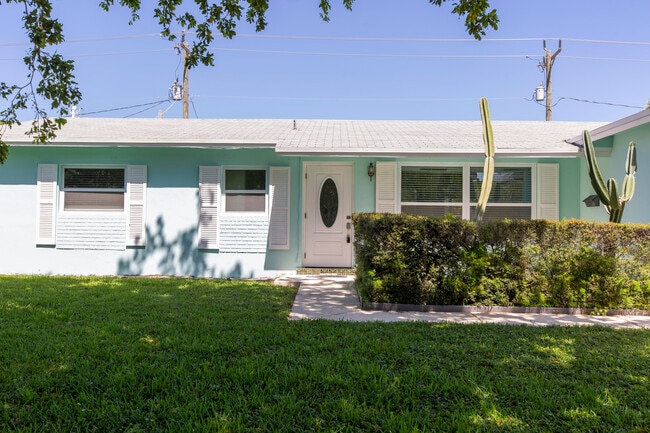 Building Photo - 709 Lindell Blvd