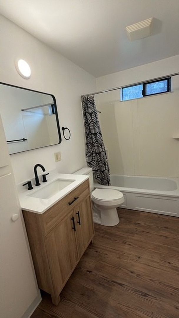 Building Photo - Newly Renovated Home Near Downtown Sonora