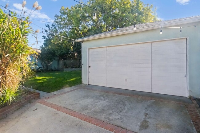 Building Photo - 13218 Lake St