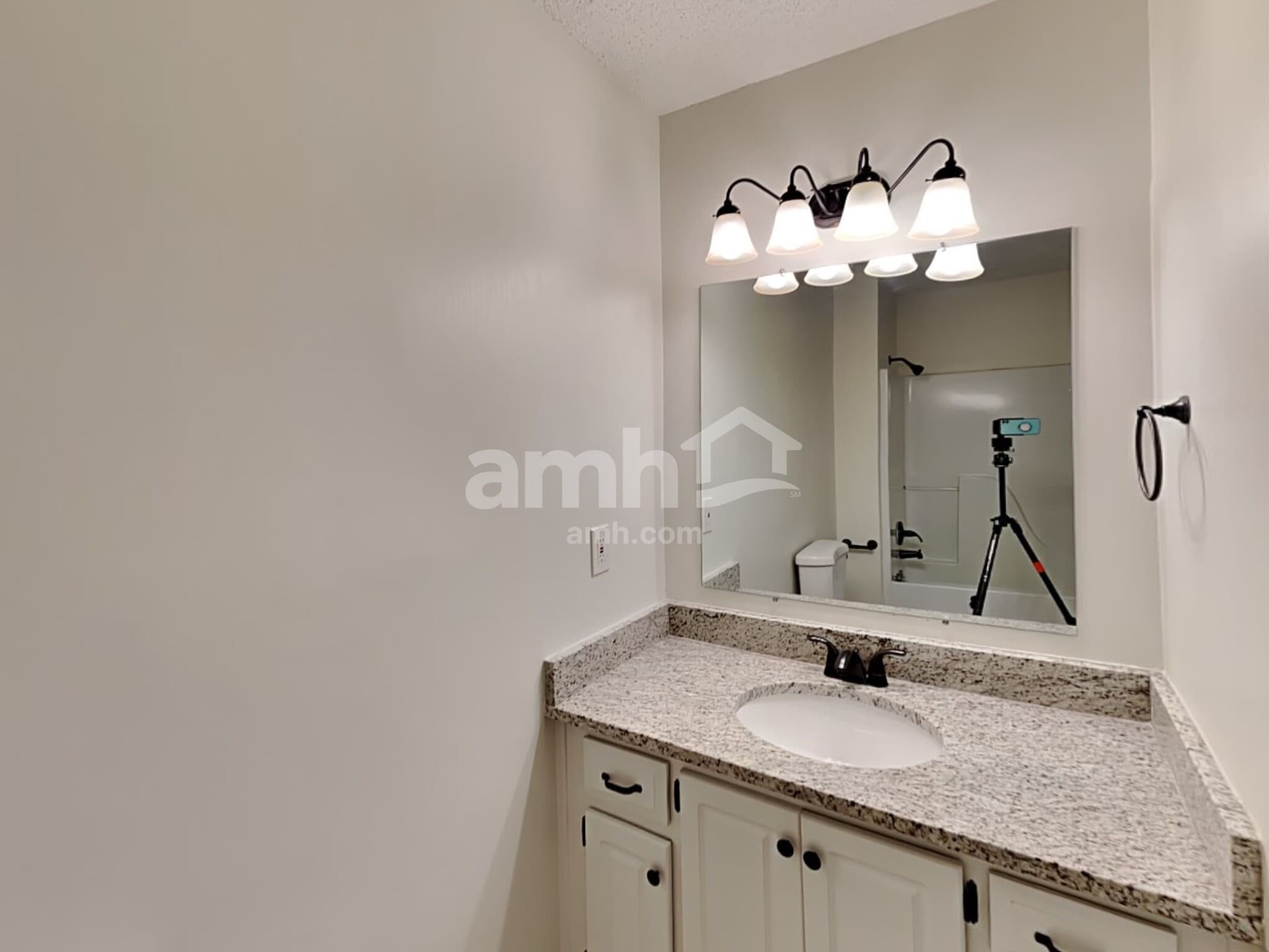 Building Photo - 502 Silver Maple Ln