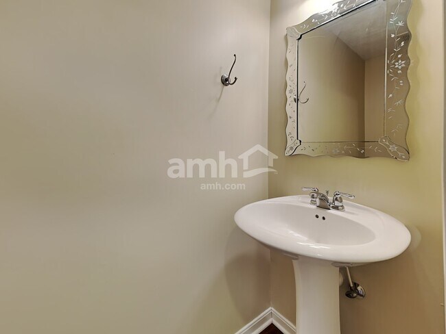 Building Photo - 355 Hennepin Dr