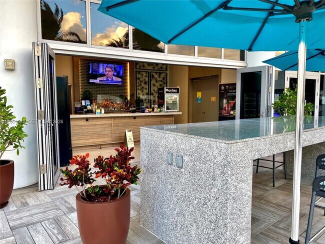 Building Photo - 4010 S Ocean Dr