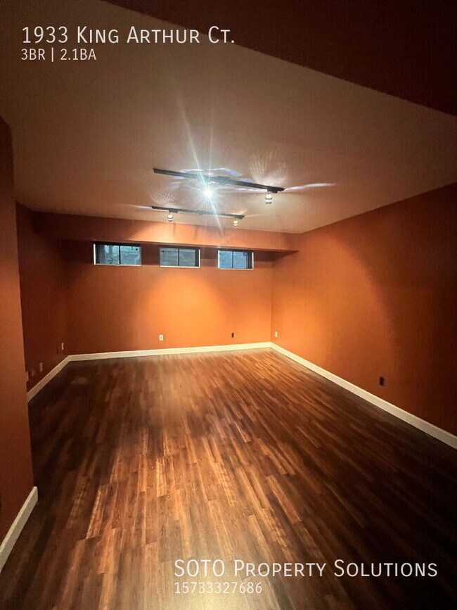 Building Photo - 1933 King Arthur Ct