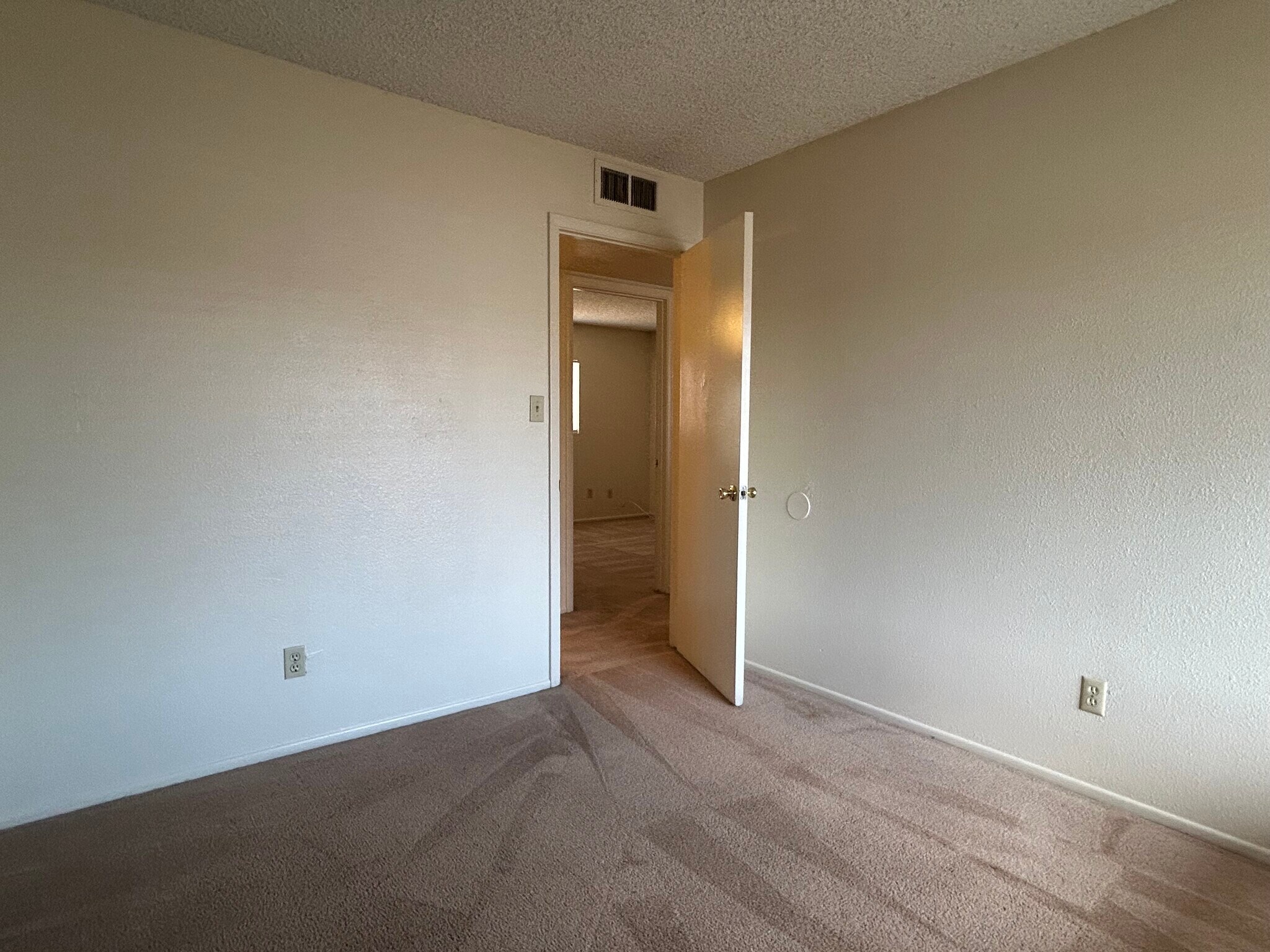 Building Photo - 1653 W Plana Ave