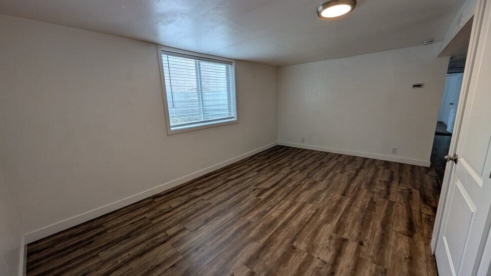 Building Photo - 1468 E 580 S St