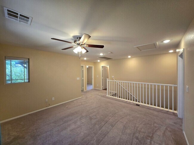 Building Photo - 10072 Pelham Park Ave