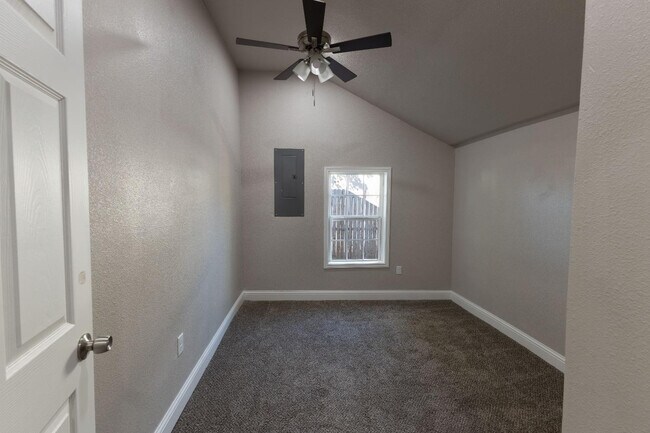 Building Photo - 506 40th St