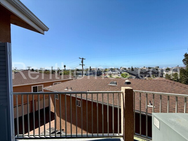 Building Photo - 7056 Fulton St