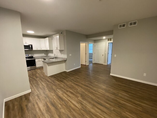 Building Photo - Modern Comfort Meets Urban Convenience in ...
