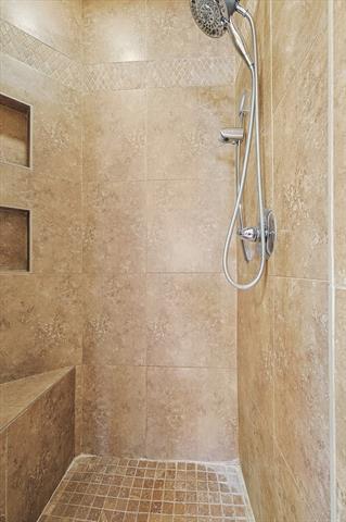 Building Photo - 7009 Oak Hills Ct