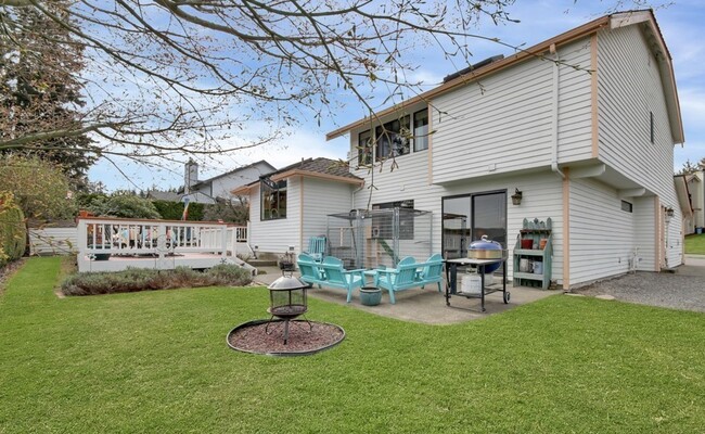 Building Photo - Stunning large 3 bedroom home in West Aubu...