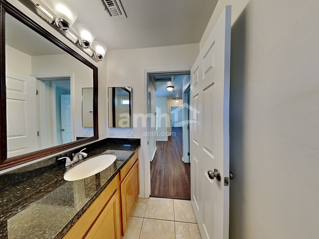 Building Photo - 3005 W Ferruccio Pl