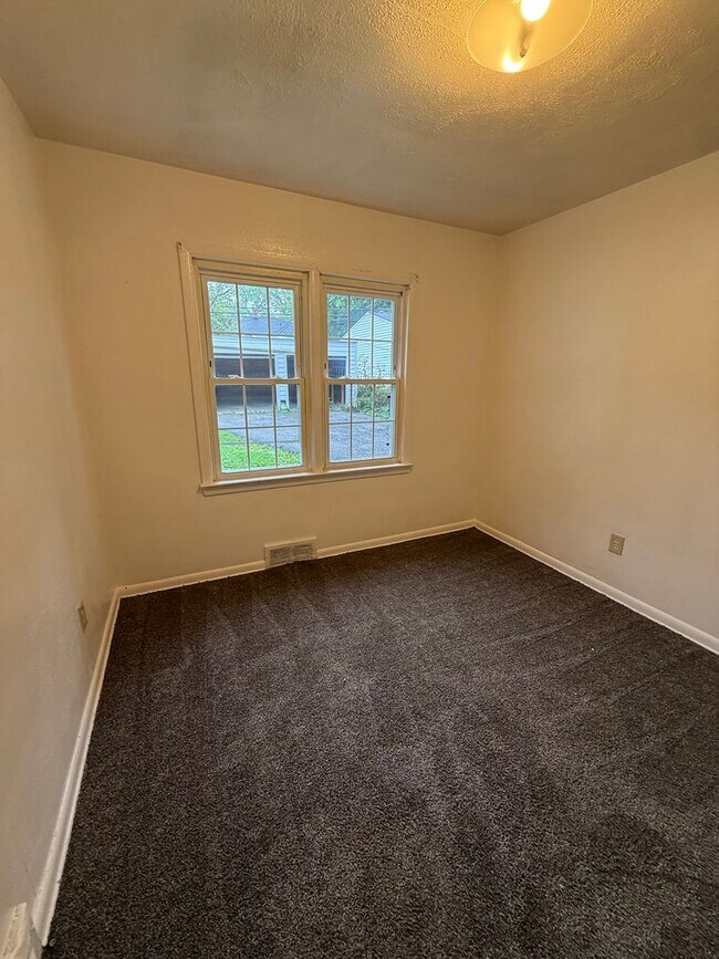 Building Photo - 3641 Ingleside Rd