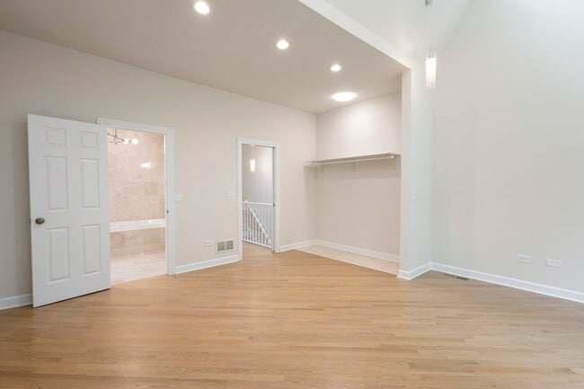 Building Photo - 6505 S Woodlawn Ave