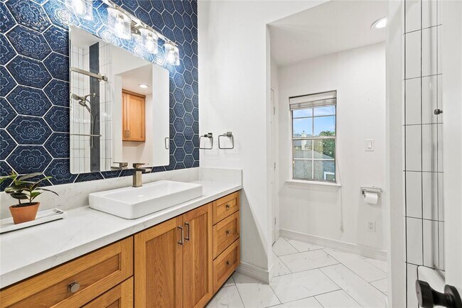 Building Photo - 4306 Stonecroft Cir