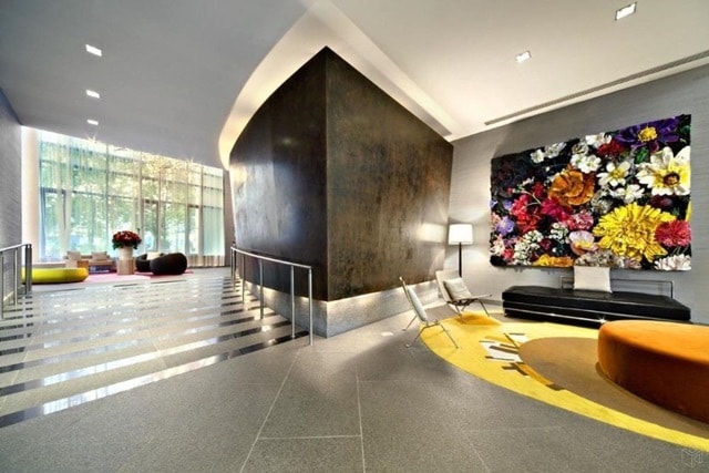 Building Photo - 325 5th Ave