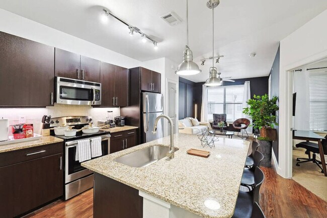 Building Photo - 5752 Town and Country Blvd