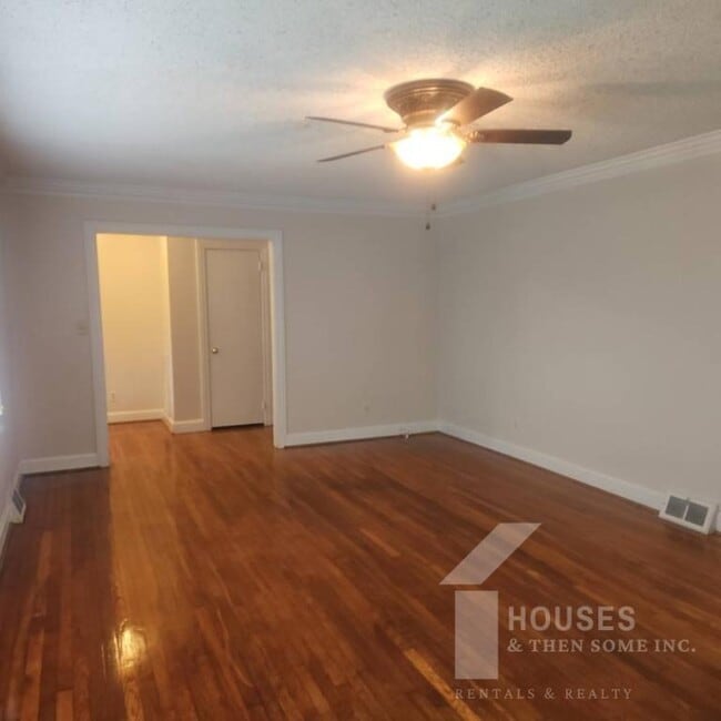 Building Photo - 813 Fox Squirrel Ridge Rd