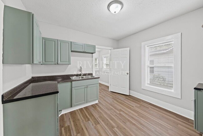 Building Photo - Cute 2 bedroom / 1 bathroom home in 38111 ...