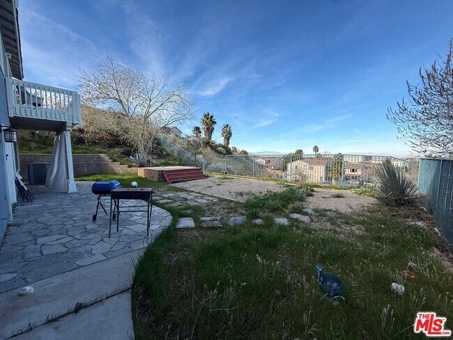 Building Photo - 719 E Ave Q10