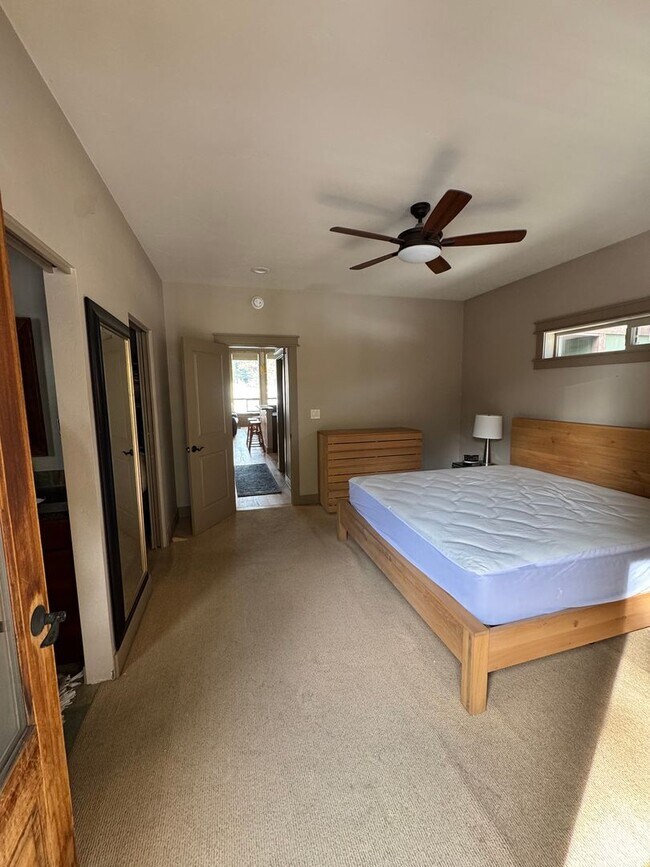 Building Photo - Fully Furnished Mountain Home with Private Deck