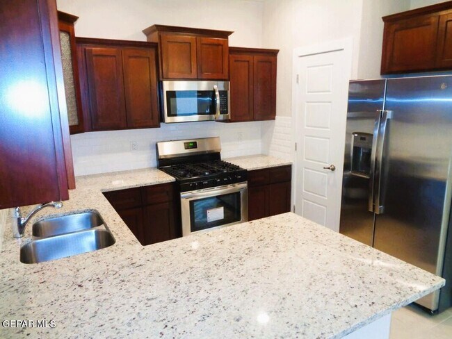 Building Photo - 14932 Tierra Haven Ave
