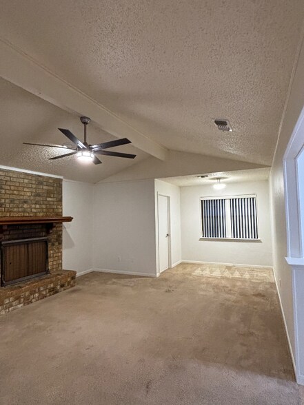 Building Photo - 1707 Chisolm Trail