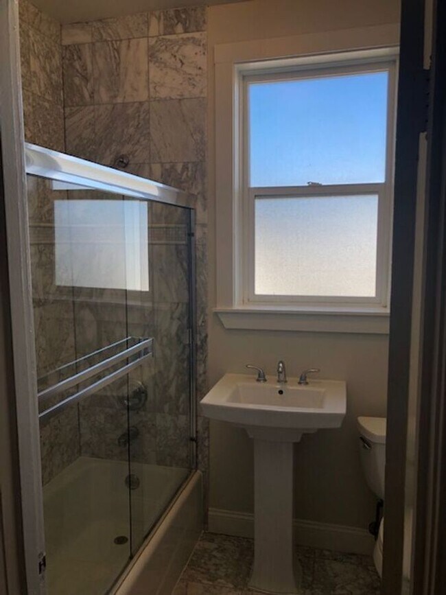 Building Photo - 3155 Broderick St