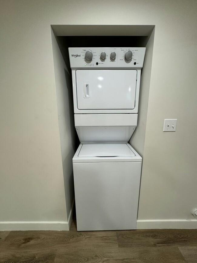 Building Photo - 1411 Rosemary Ln