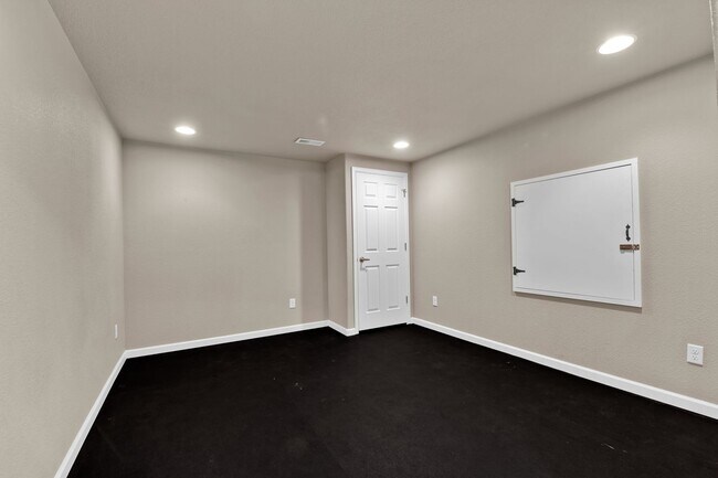 Building Photo - 705 Witchhazel Ct