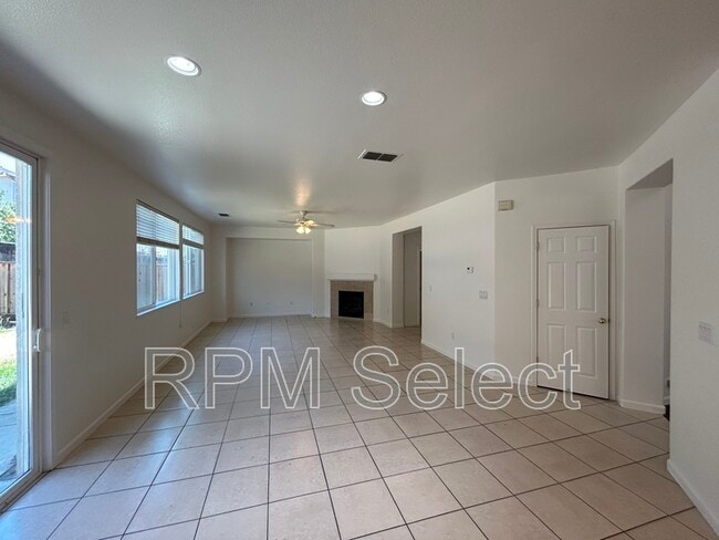 Building Photo - 5085 Lockie Ln