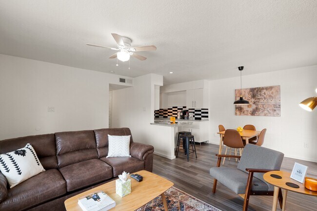 Building Photo - Charming 2BR Home with Private Backyard - ...