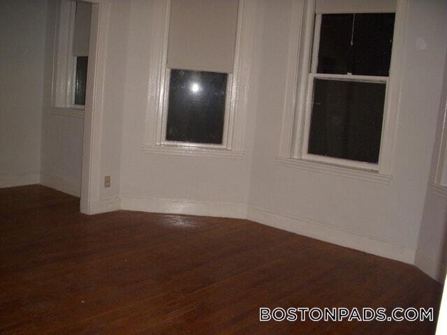 Building Photo - 137 Park Dr