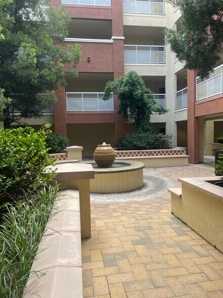 Building Photo - 12664 Chapman Ave
