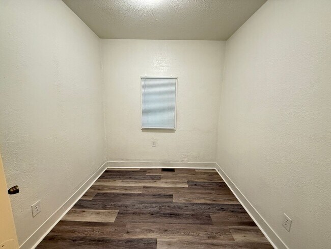 Building Photo - 107 W Wilkins St