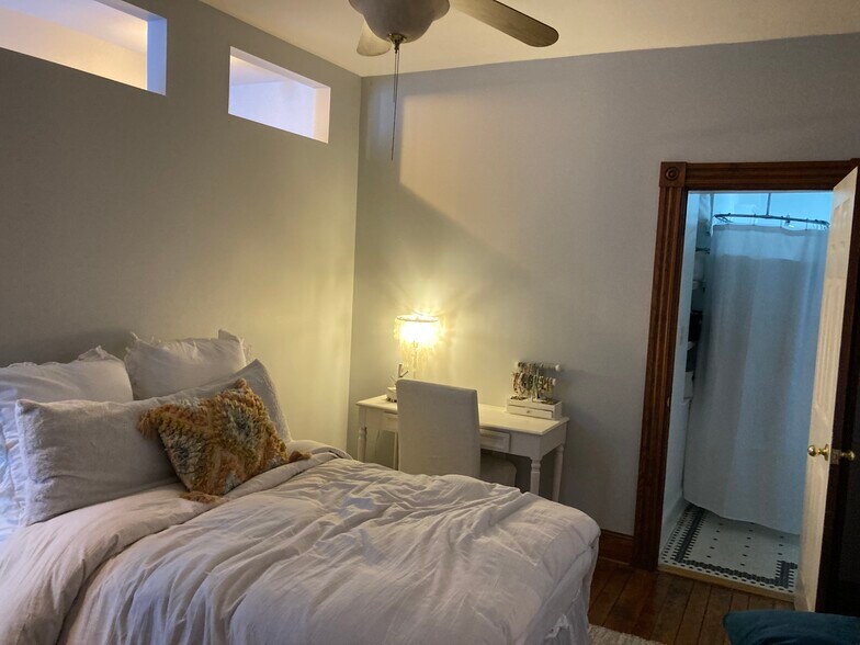 Bedroom - 50 Cornhill St