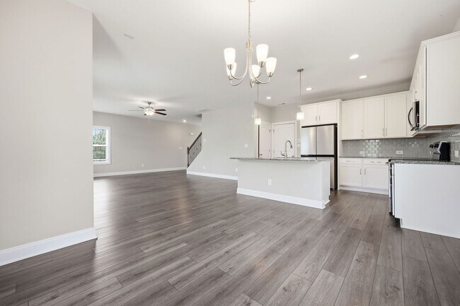 Building Photo - Like new single family home in Cameron, NC!