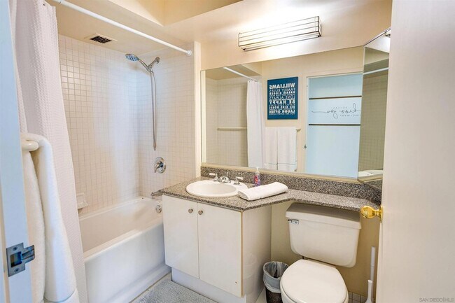 Building Photo - 500 W Harbor Dr