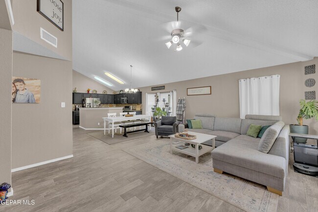 Building Photo - 12521 Paseo Alegre Dr