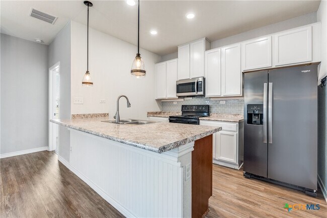 Building Photo - 1999 Wind Chime Wy