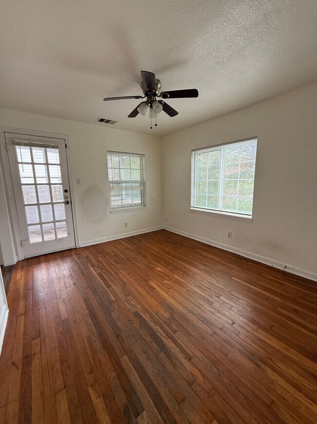 Building Photo - Rare 2/1 w/ Basement in Cherrywood!