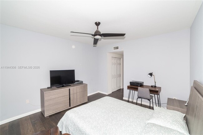 Building Photo - 17150 N Bay Rd